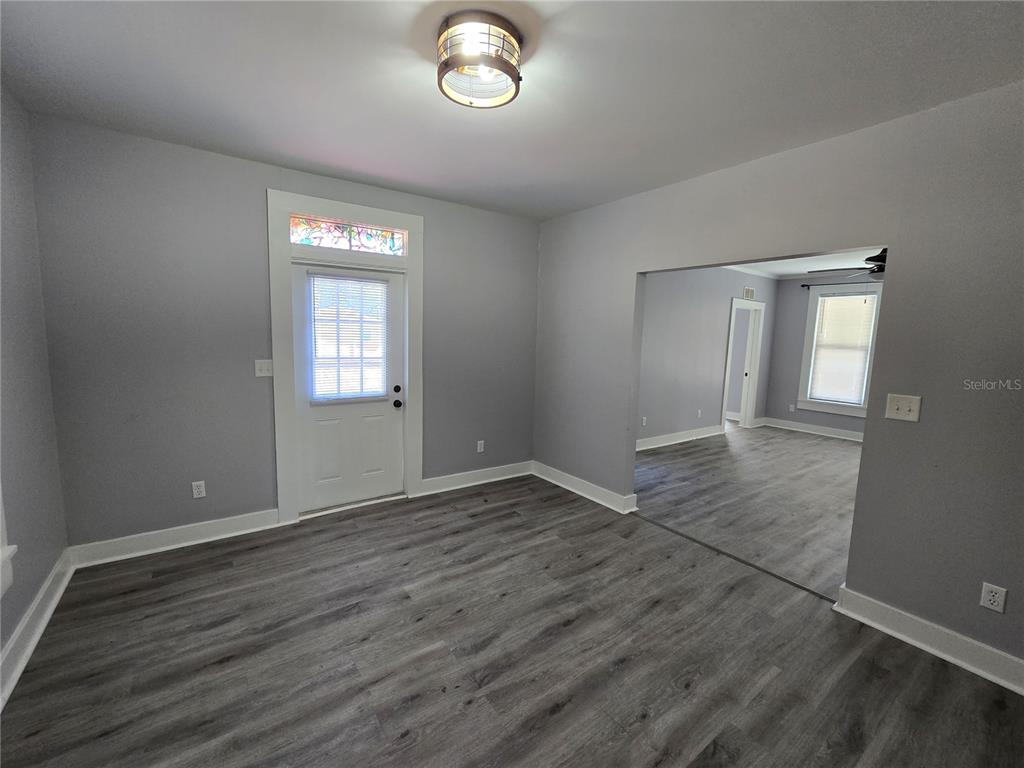 326 Southeast 2nd Street Williston, FL 32696 - Photo 13 of 30 an empty room with wooden floor and windows