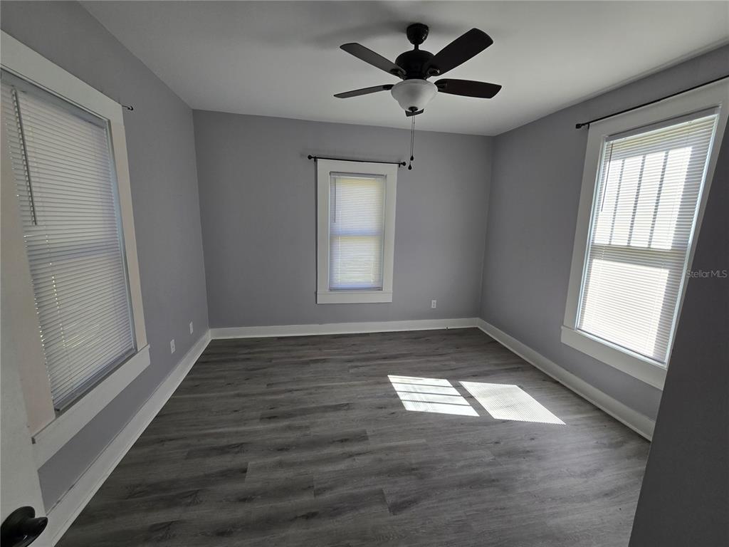 326 Southeast 2nd Street Williston, FL 32696 - Photo 16 of 30 an empty room with wooden floor and windows