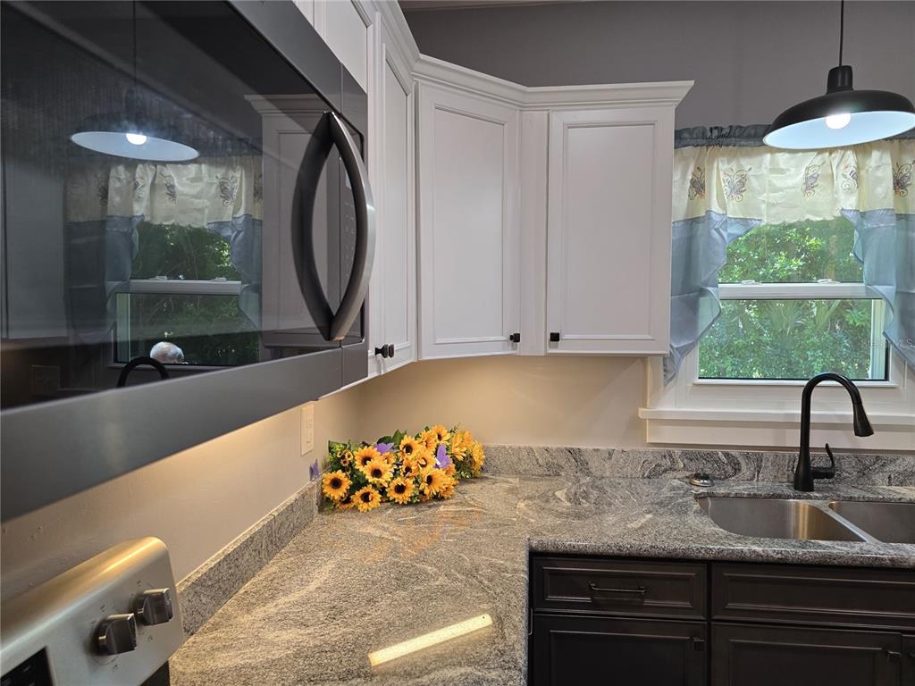 326 Southeast 2nd Street Williston, FL 32696 - Photo 8 of 30 a kitchen with granite countertop a sink and a window