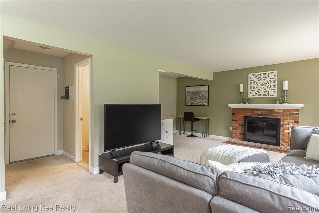 2260 North Fairview Lane Rochester Hills, MI 48306 - Photo 16 of 38