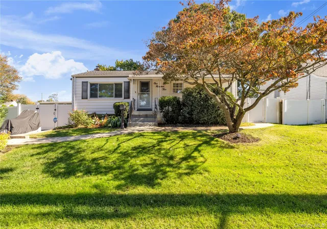 $4,000 | 102 Lafayette Street, Copiague, NY 11726