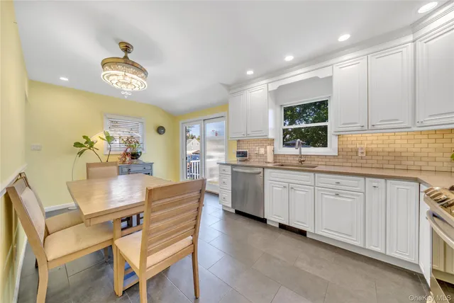 $4,000 | 102 Lafayette Street, Copiague, NY 11726