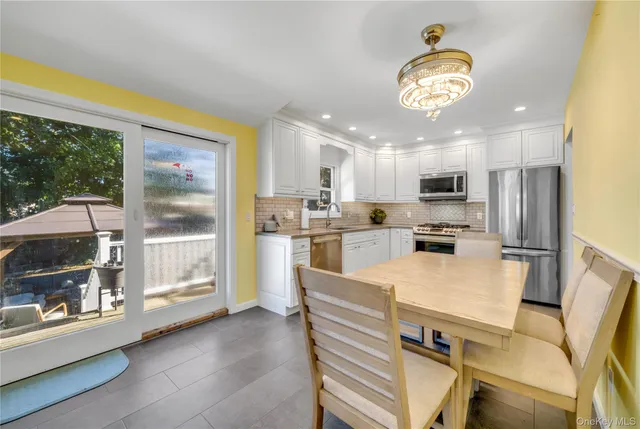 $4,000 | 102 Lafayette Street, Copiague, NY 11726