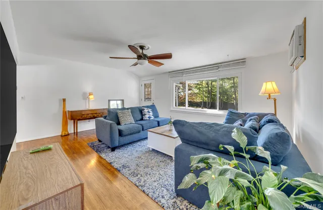 $4,000 | 102 Lafayette Street, Copiague, NY 11726