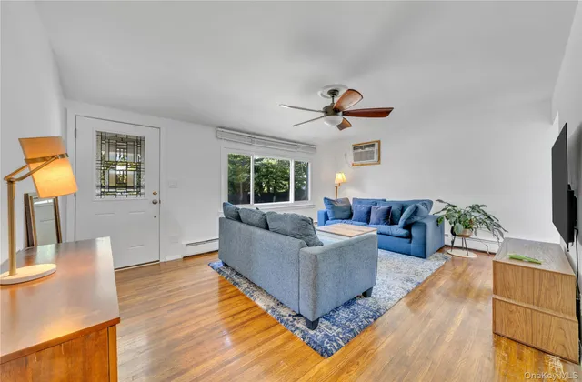 $4,000 | 102 Lafayette Street, Copiague, NY 11726