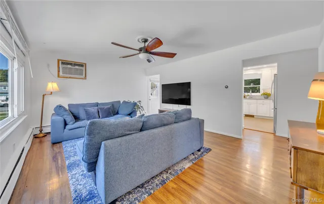 $4,000 | 102 Lafayette Street, Copiague, NY 11726