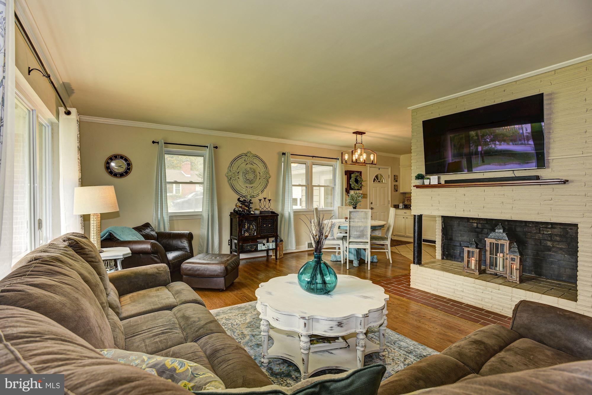 503 Koch Road Linthicum, MD 21090 - Photo 2 of 27 Living Room