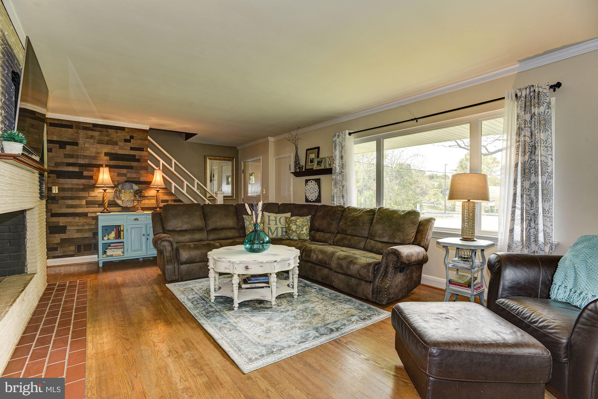 503 Koch Road Linthicum, MD 21090 - Photo 3 of 27 Living Room
