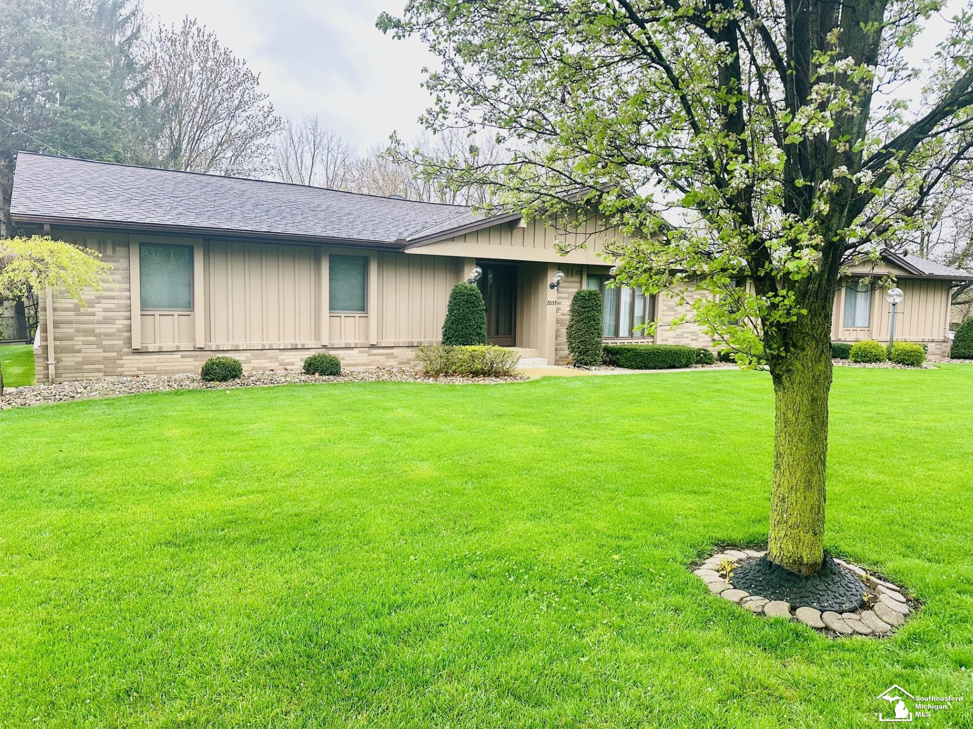 2057 West State Line Road Temperance, MI 48182 - Photo 2 of 35