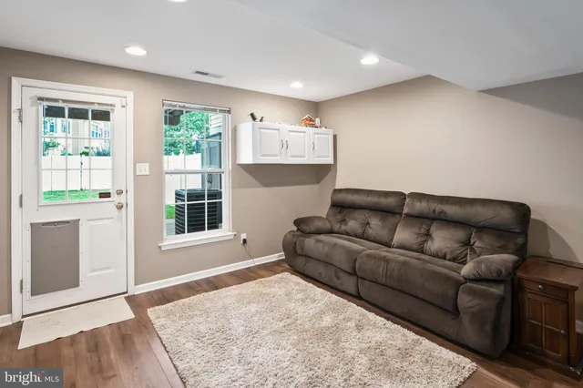 $3,050 | 139 South Avenue, Swedesboro, NJ 08085