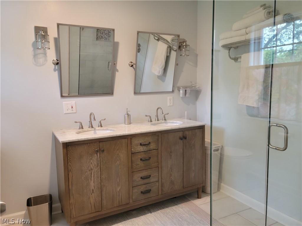 655 Merriman Road Akron, OH 44303 - Photo 19 of 25 En Suite Dual Sinks