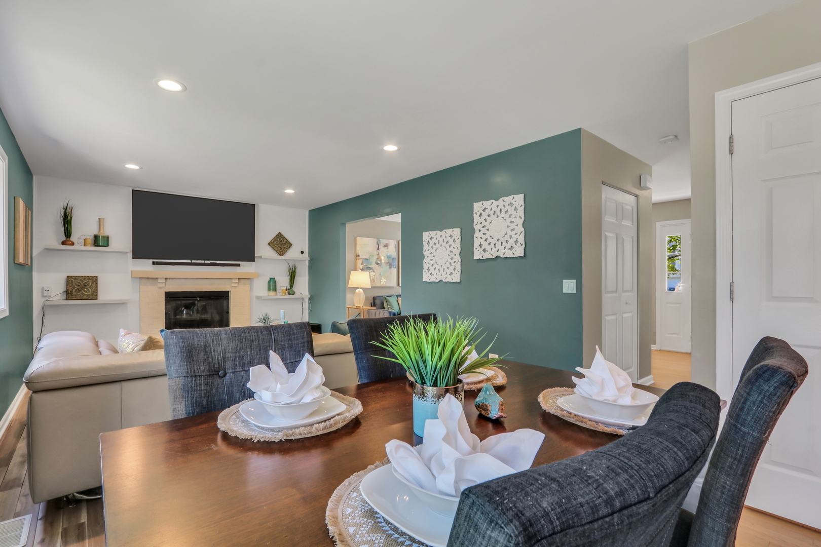 6405 Plainview Road Gurnee, IL 60031 - Photo 15 of 48 Gallery Image 15