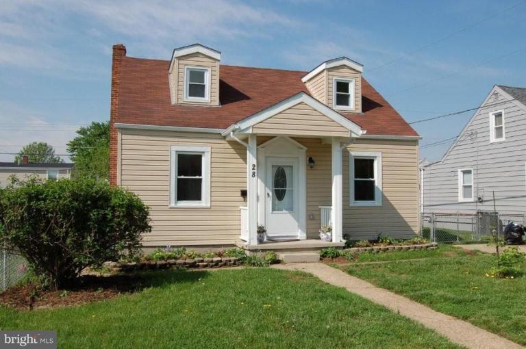 28 Crafton Road Essex, MD 21221 - Photo 1 of 13 a front view of a house with a yard