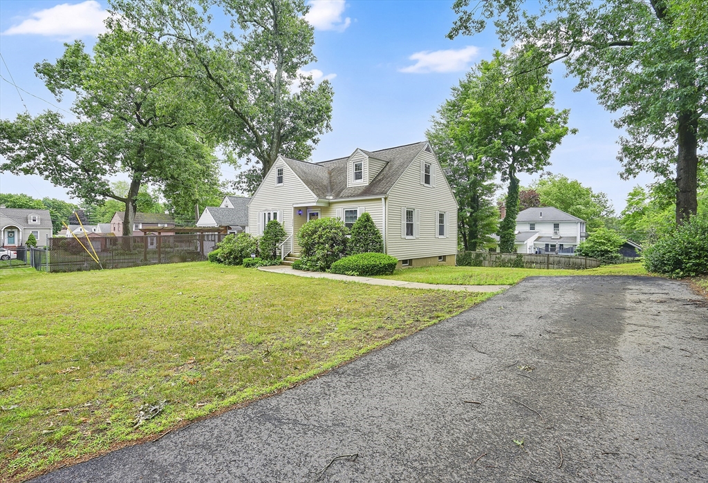328 Hartwick Street Springfield, MA 01108 - Photo 3 of 37