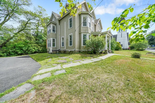 $2,500 | 34 Market Street, Unit 2, Ellenville, NY 12428