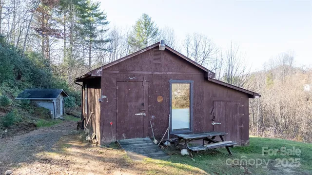 $205,000 | 116 Welzie Atkins Drive, Spruce Pine, NC 28777