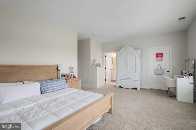 a view of a house with backyard and porch