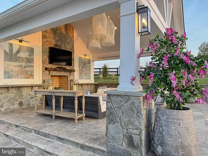 $2,095,000 | 15097 Barlow Drive, Waterford, VA 20197