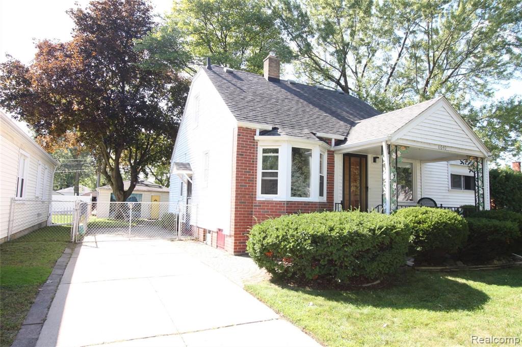 8640 Harding Center Line, MI 48015 - Photo 2 of 28