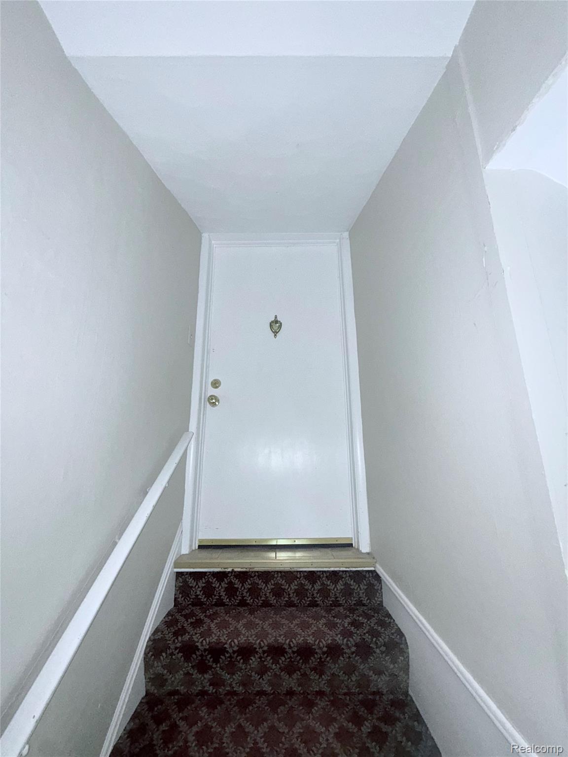 415 Coutant Street, Unit B Flushing, MI 48433 - Photo 4 of 11 View of stairs
