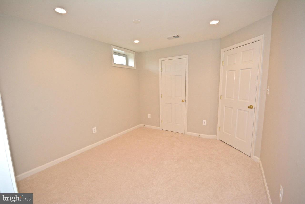 14468 Clubhouse Road Gainesville, VA 20155 - Photo 25 of 30 a view of an empty room