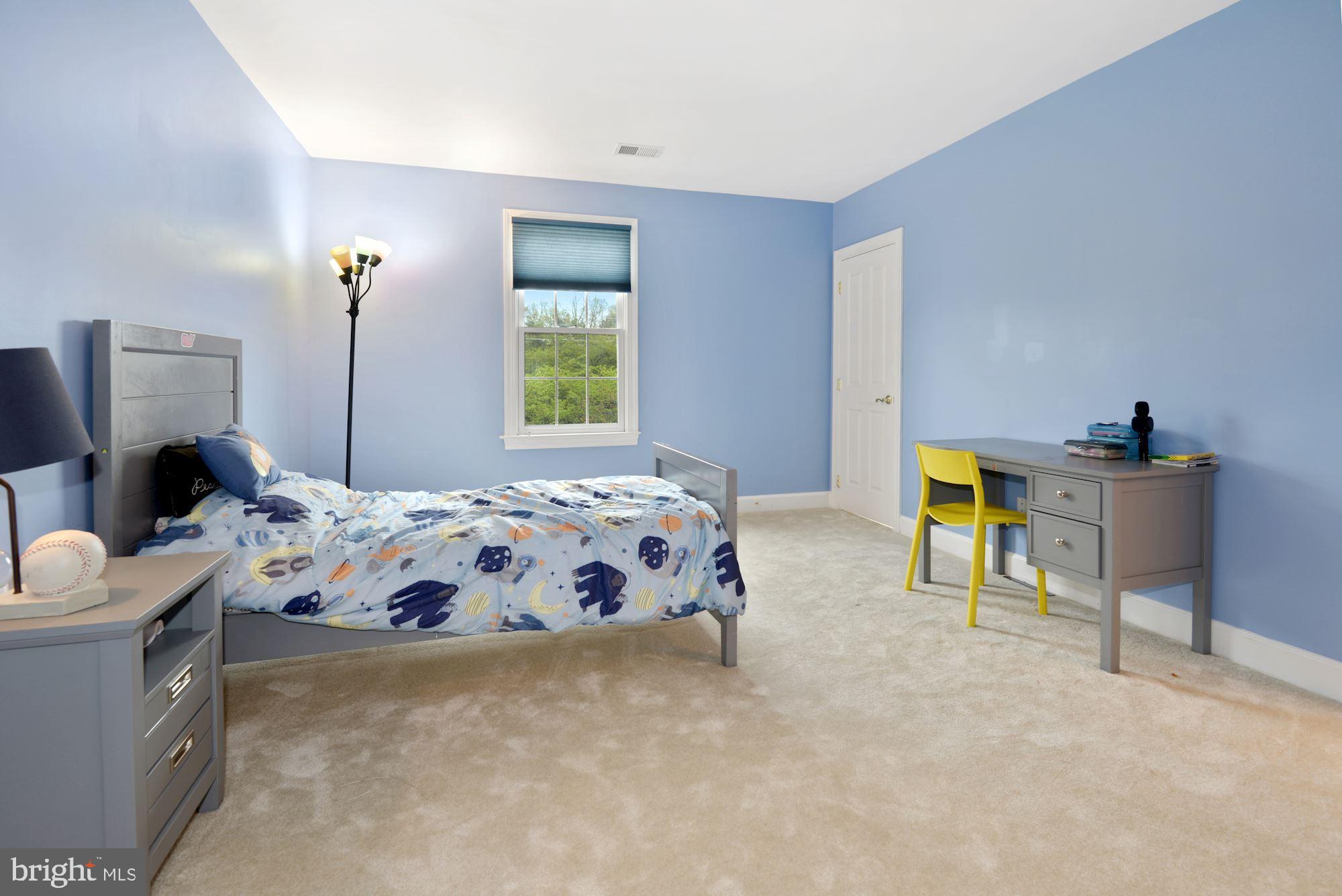 1406 Stanbridge Place Vienna, VA 22182 - Photo 29 of 48 One of 4 beds upstairs. Walk in closet!