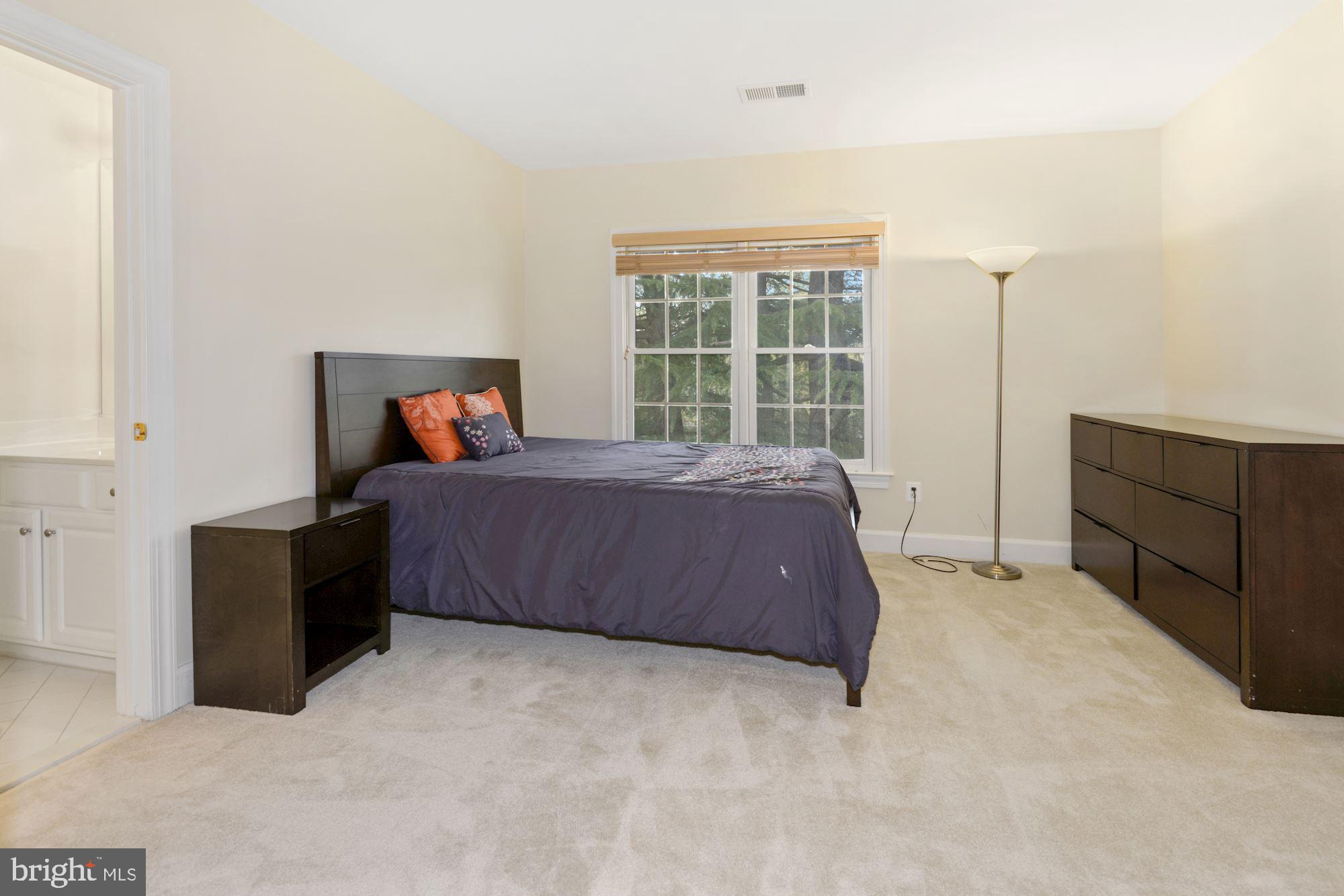 1406 Stanbridge Place Vienna, VA 22182 - Photo 31 of 48 4th bedroom upstairs. En suite bath and closet