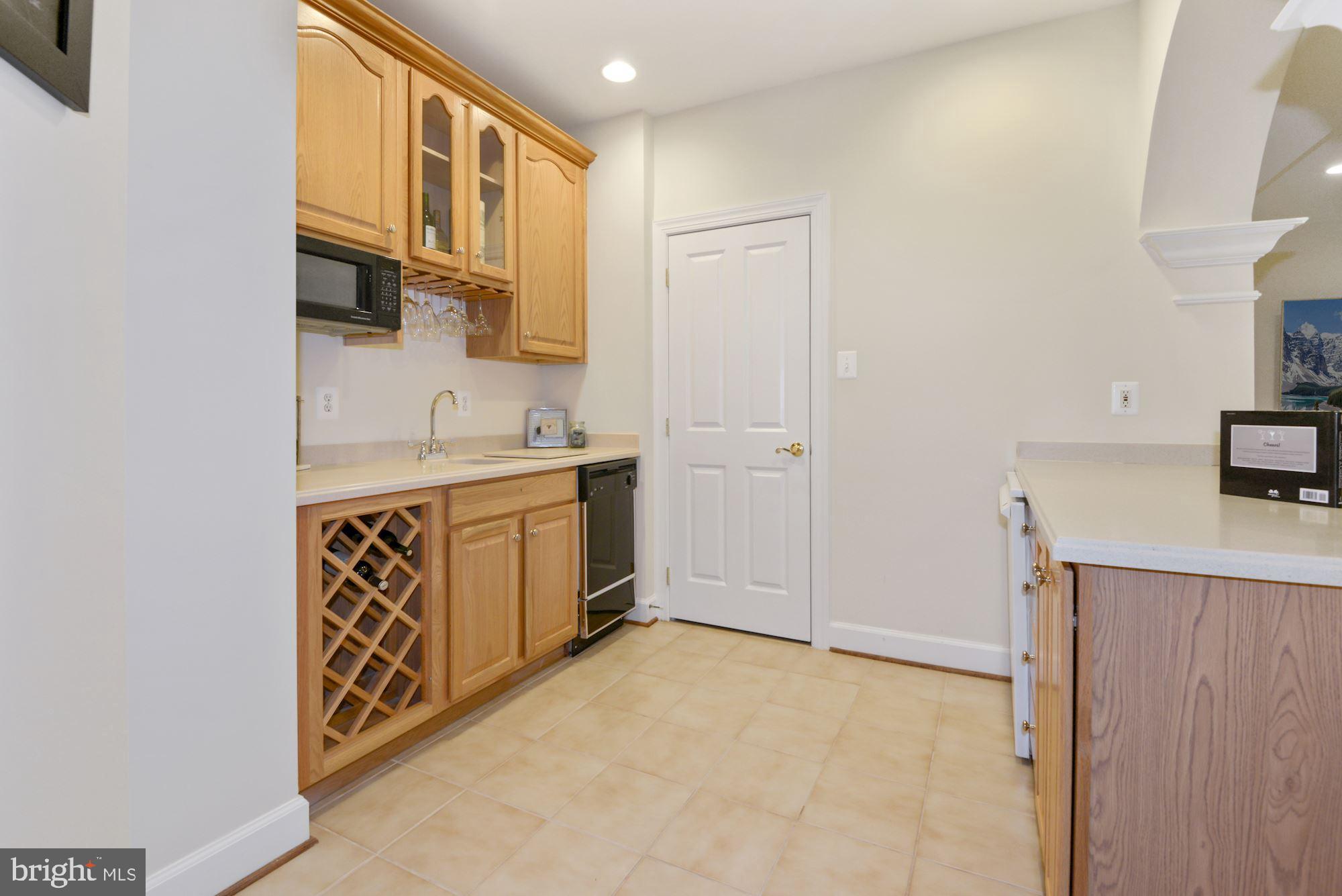 1406 Stanbridge Place Vienna, VA 22182 - Photo 34 of 48 Great for entertaining! Lots of storage!