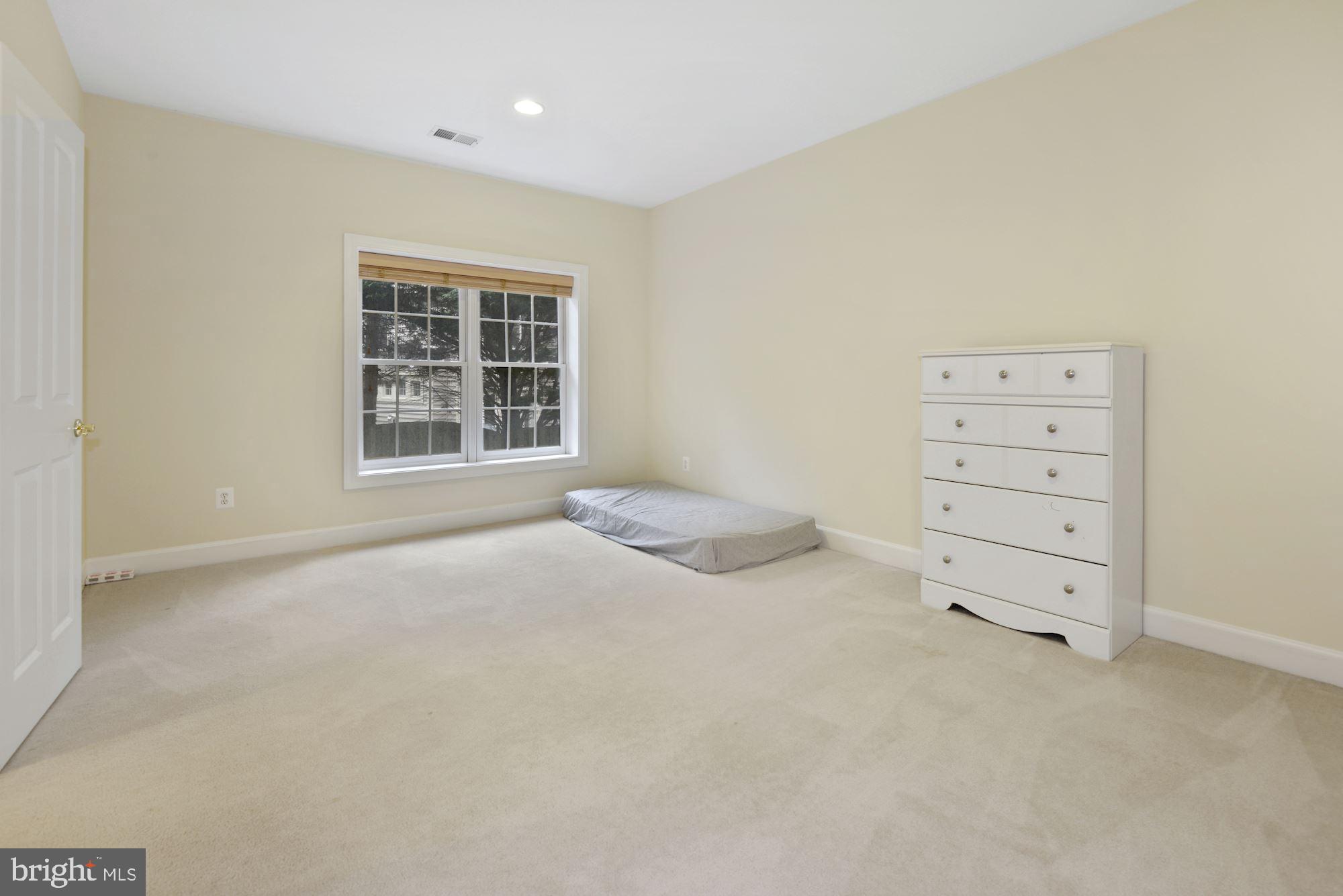 1406 Stanbridge Place Vienna, VA 22182 - Photo 41 of 48 6th bedroom! ENORMOUS closet in this room too!