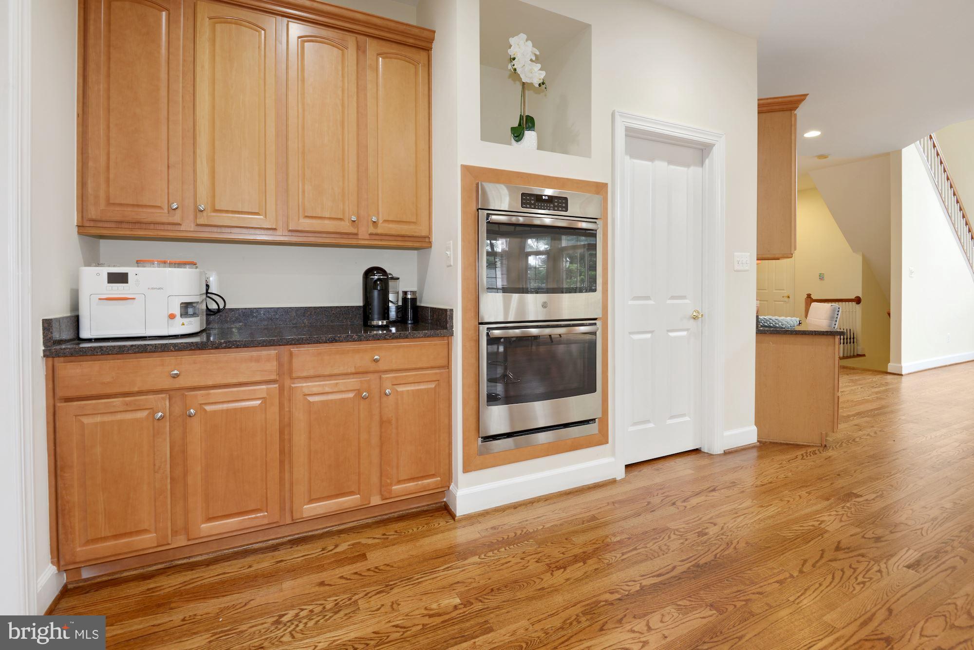 1406 Stanbridge Place Vienna, VA 22182 - Photo 8 of 48 Lots of counter space