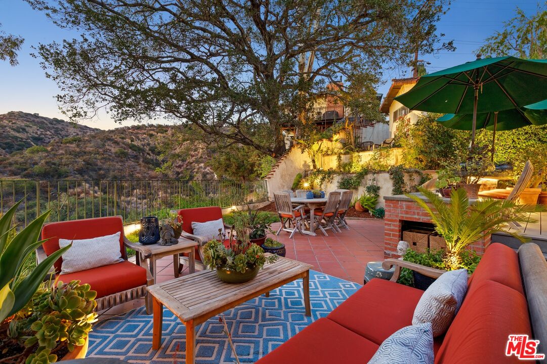 2300 Gardner Place Glendale, CA 91206 - Photo 17 of 20 a outdoor space with patio lots of furniture