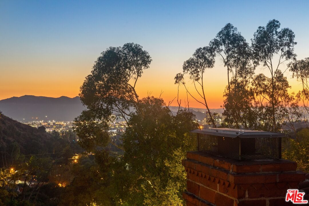 2300 Gardner Place Glendale, CA 91206 - Photo 19 of 20 a view of outdoor space and city view