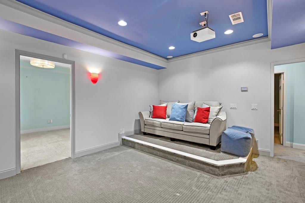 4409 Windsor Oaks Circle Marietta, GA 30066 - Photo 58 of 90 a living room with furniture and white walls