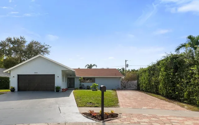 $595,000 | 3904 Tracewood Lane, Boynton Beach, FL 33436
