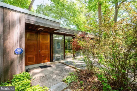 $950,000 | 401 Willington Drive, Silver Spring, MD 20904