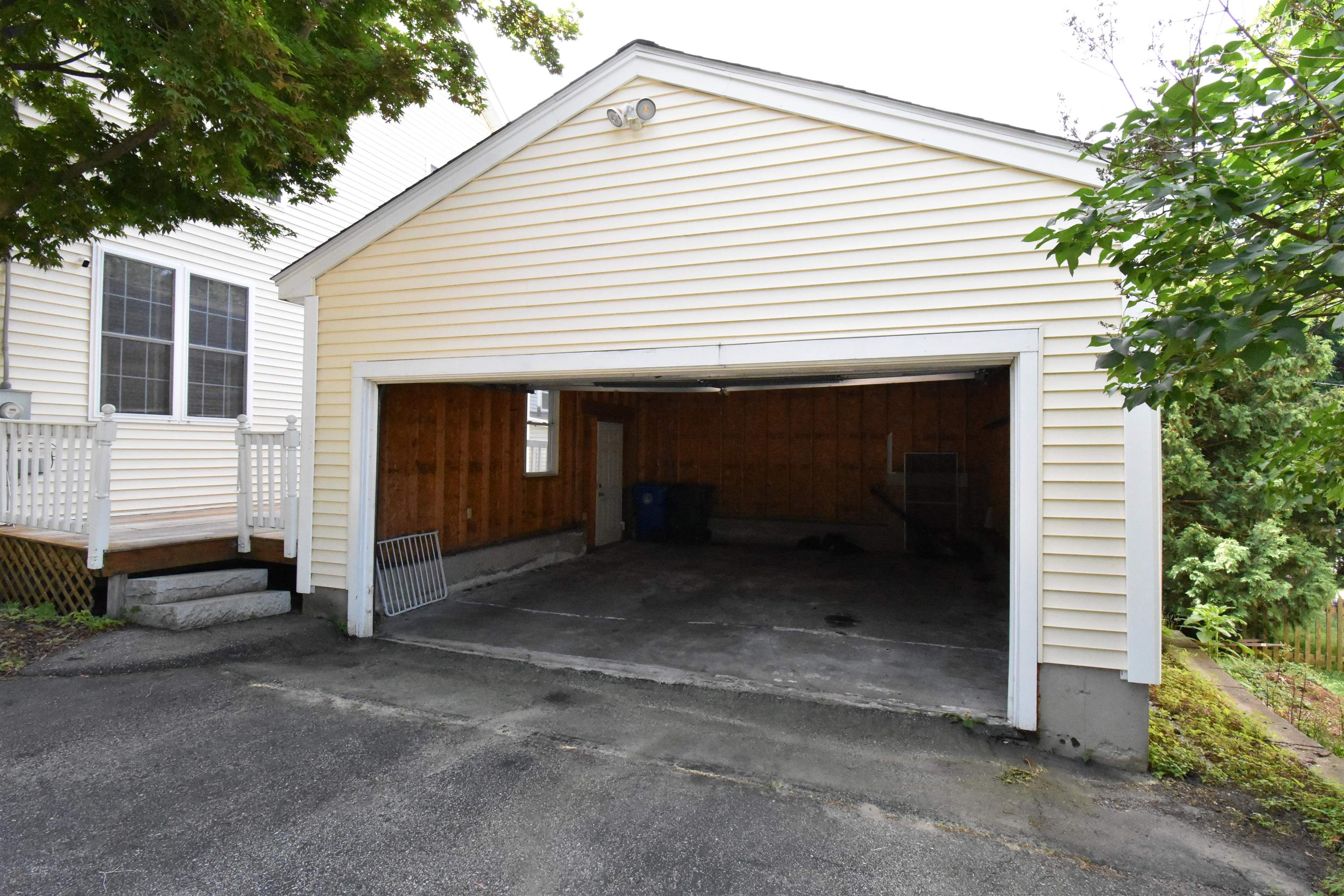 2246 Elm Street Manchester, NH 03104 - Photo 17 of 18