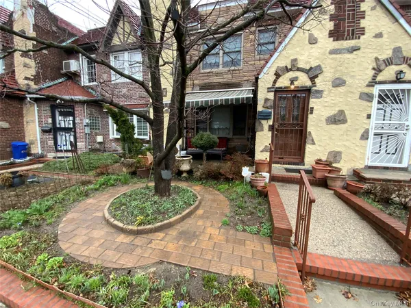 $1,058,000 | 47-05 189th Street | Auburndale