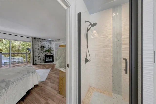 a view of a livingroom with furniture window and outside view