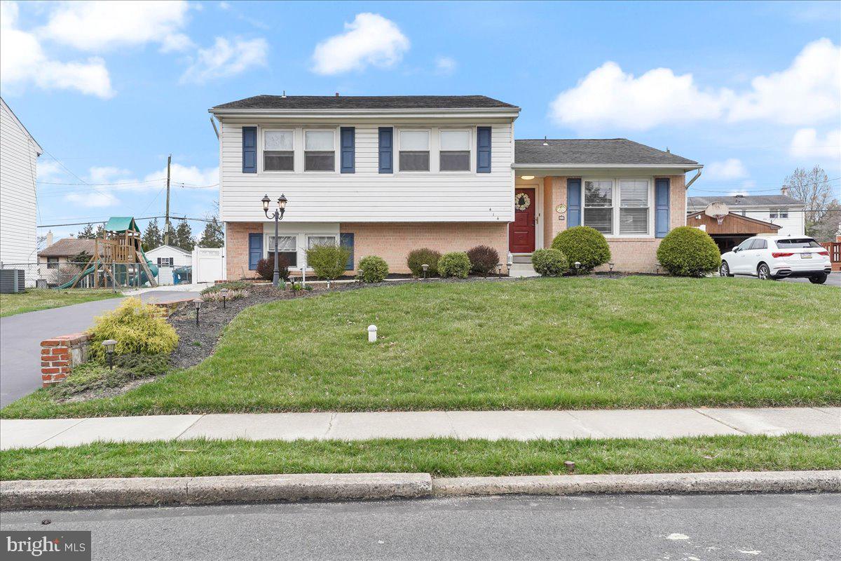 414 Eldon Drive Broomall, PA 19008 - Photo 2 of 44