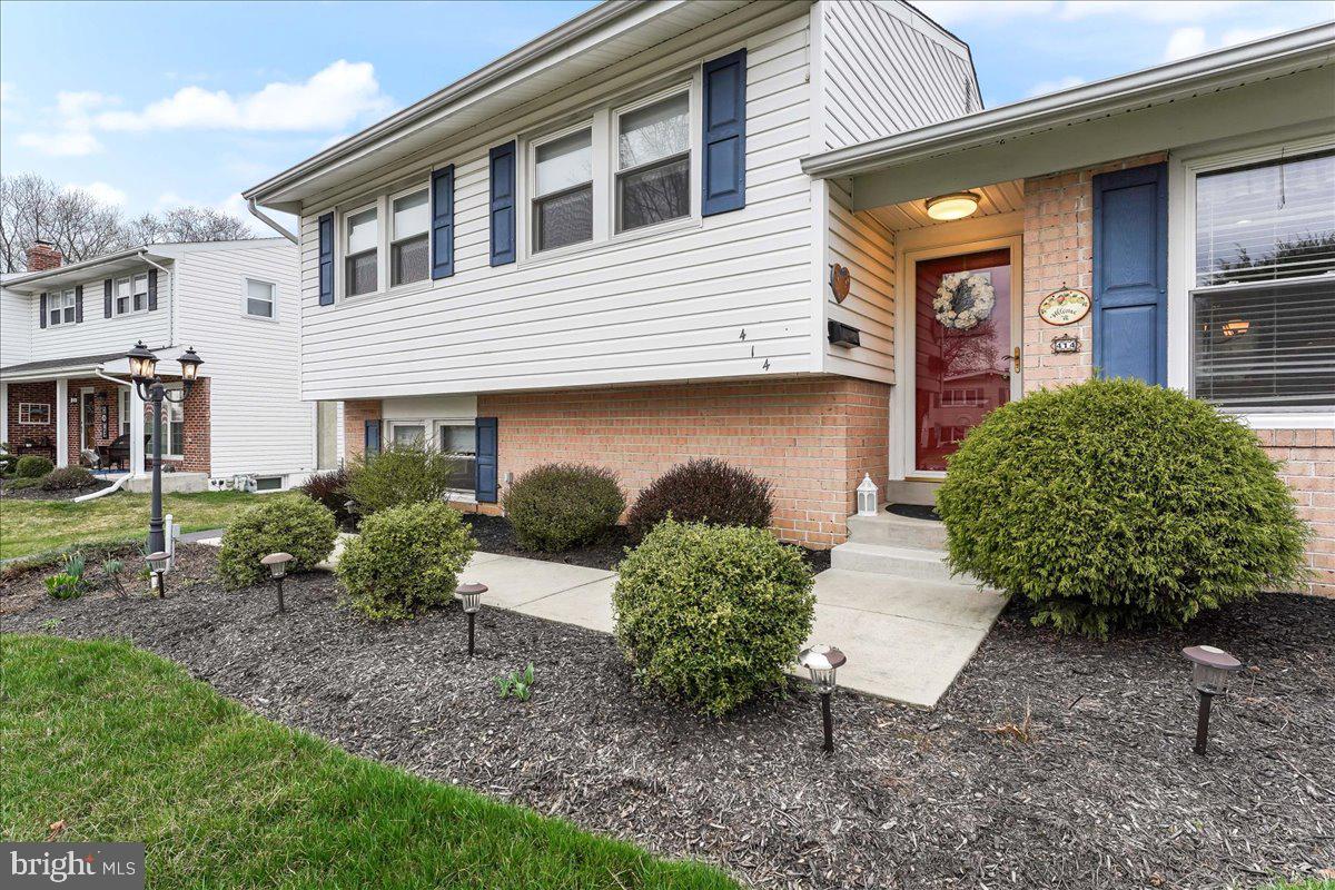 414 Eldon Drive Broomall, PA 19008 - Photo 4 of 44