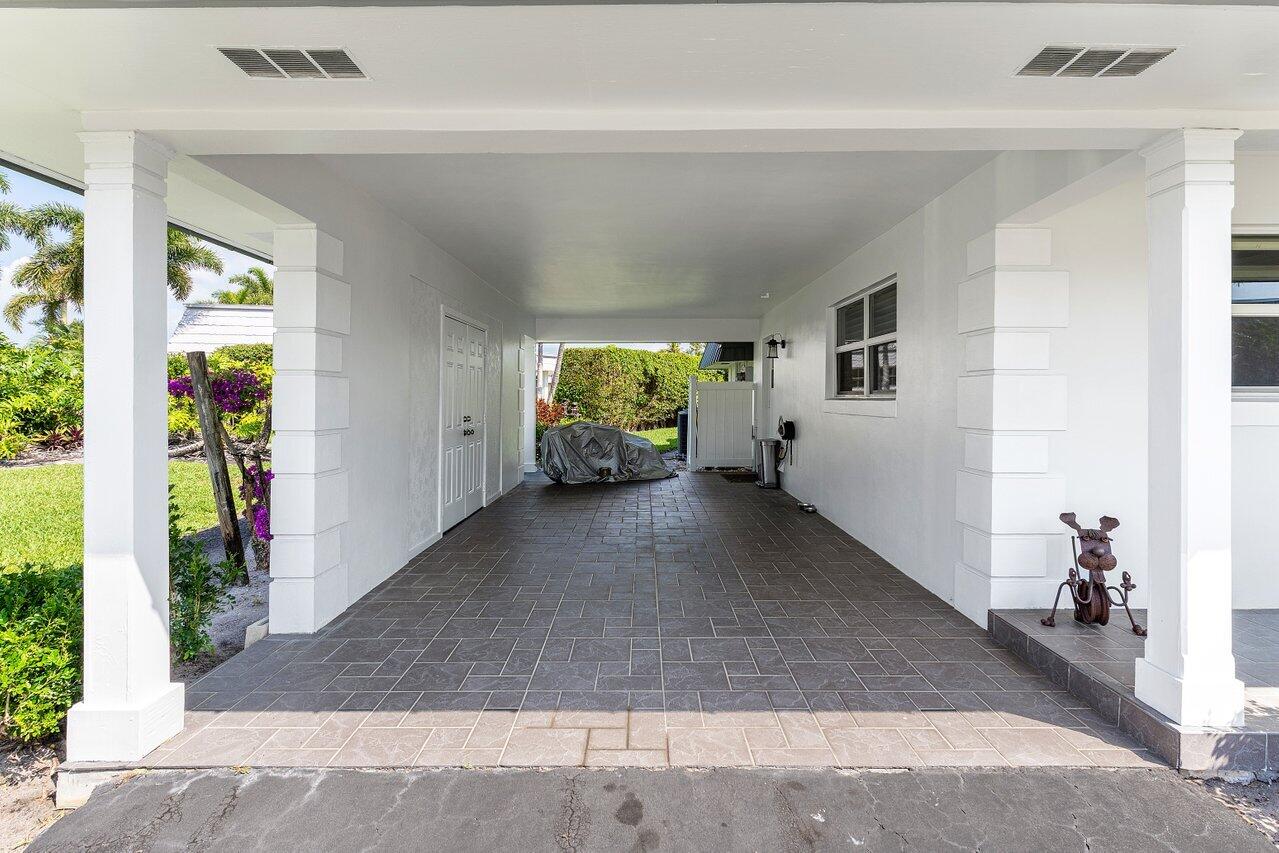 401 French Royale Circle Atlantis, FL 33462 - Photo 4 of 47 a view of livingroom with furniture and toys