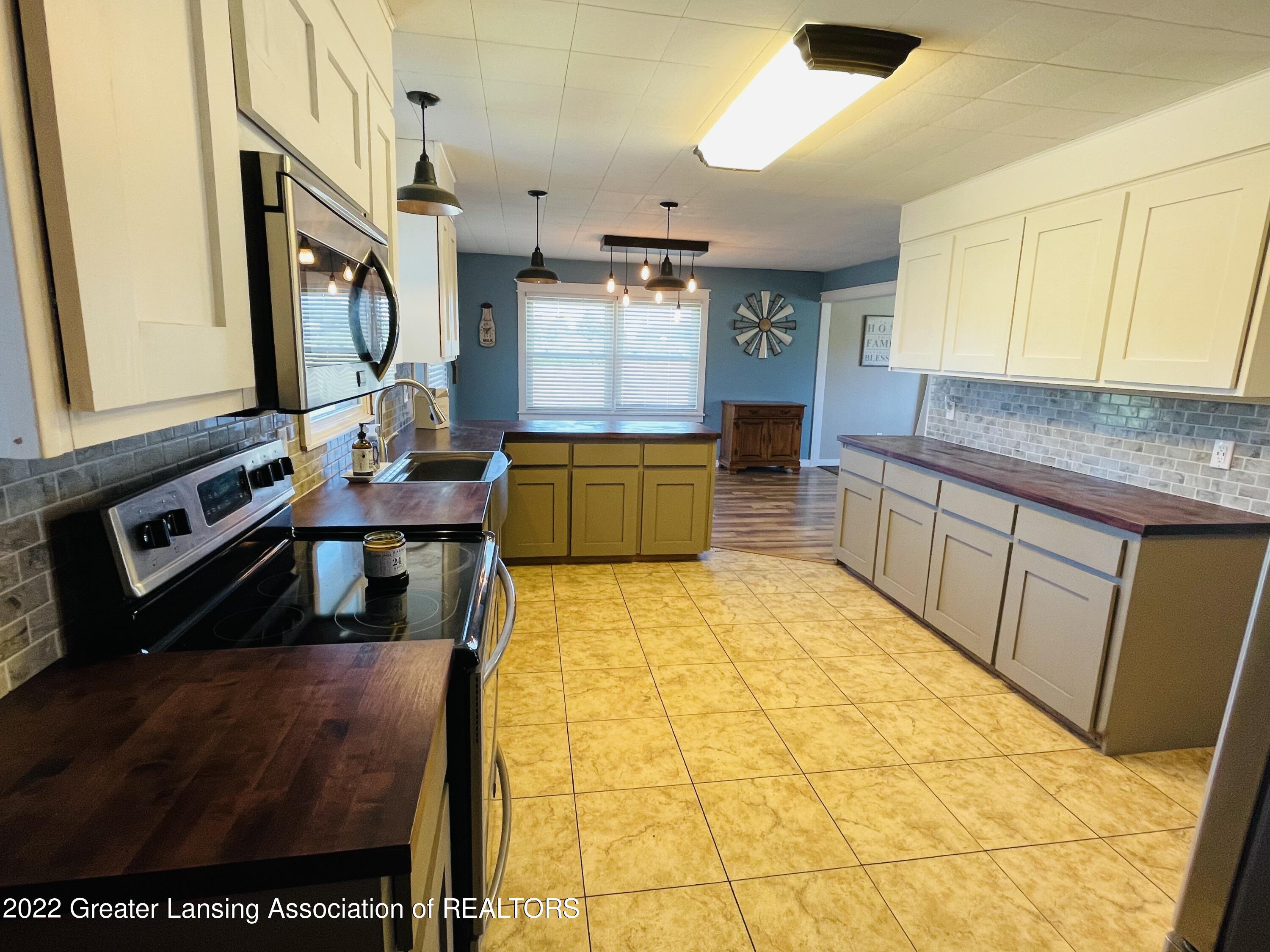2425 East Howell Road Williamston, MI 48895 - Photo 15 of 26 Kitchen