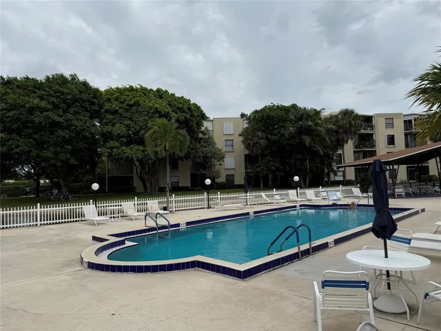 $2,200 | 300 Waterway Drive South, Unit 209, Lantana, FL 33462