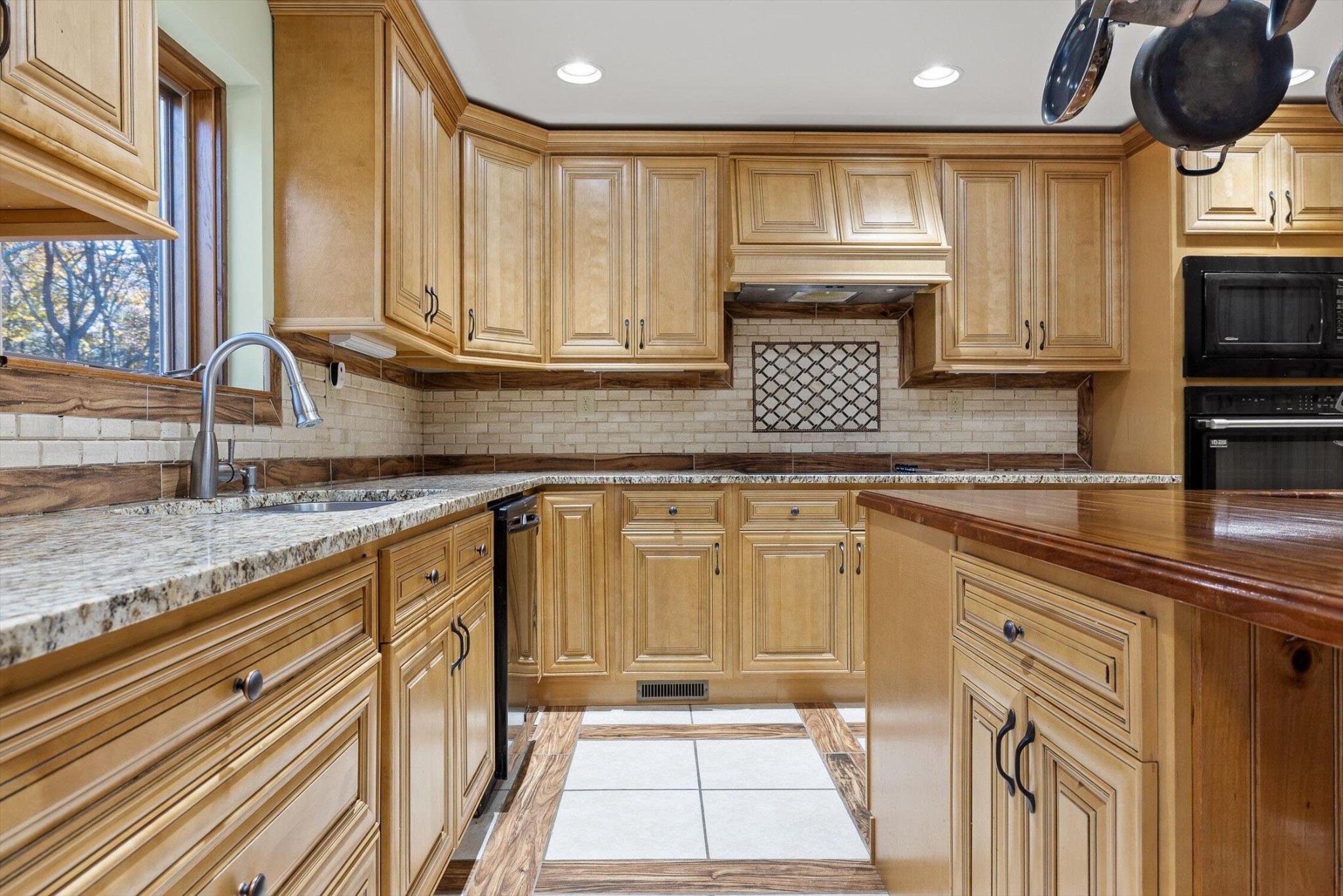 504 Wolf Run Rising Fawn, GA 30738 - Photo 29 of 100 a kitchen with granite countertop a sink a stove and cabinets