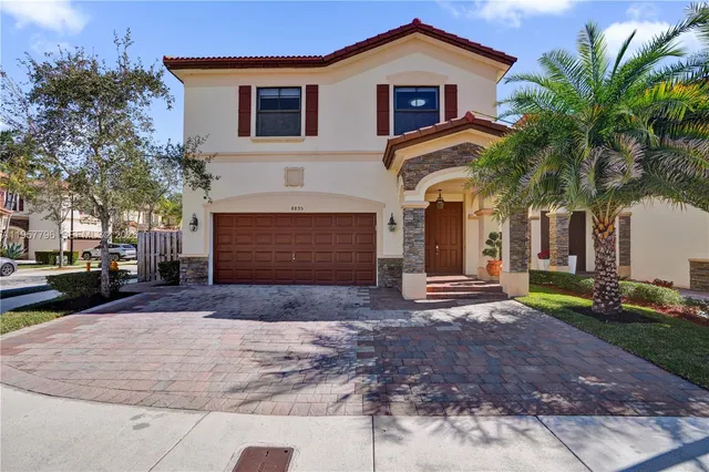 $975,000 | 8895 Northwest 100th Place, Doral, FL 33178