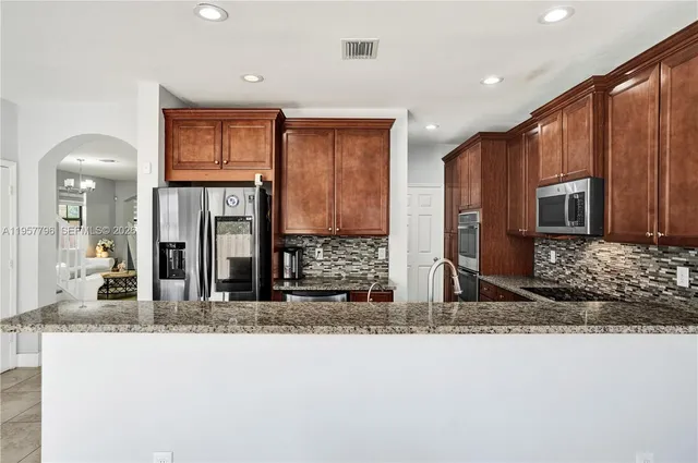 $975,000 | 8895 Northwest 100th Place, Doral, FL 33178