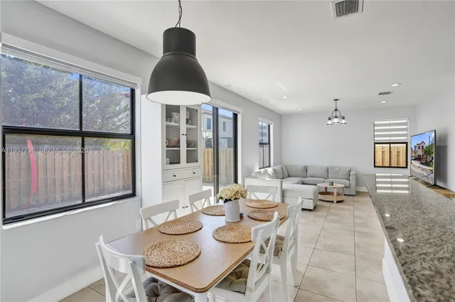 $975,000 | 8895 Northwest 100th Place, Doral, FL 33178