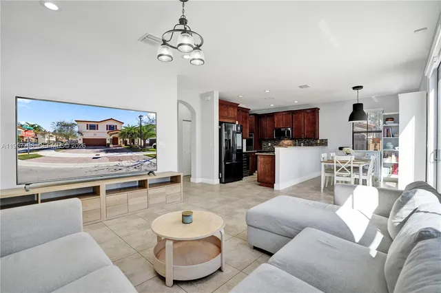 $975,000 | 8895 Northwest 100th Place, Doral, FL 33178