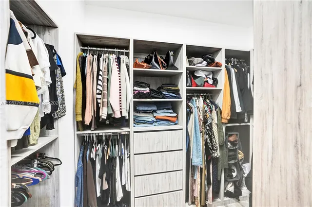 $975,000 | 8895 Northwest 100th Place, Doral, FL 33178