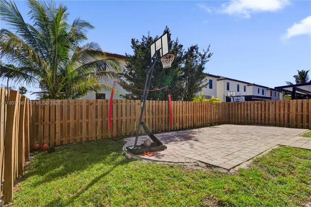 $975,000 | 8895 Northwest 100th Place, Doral, FL 33178